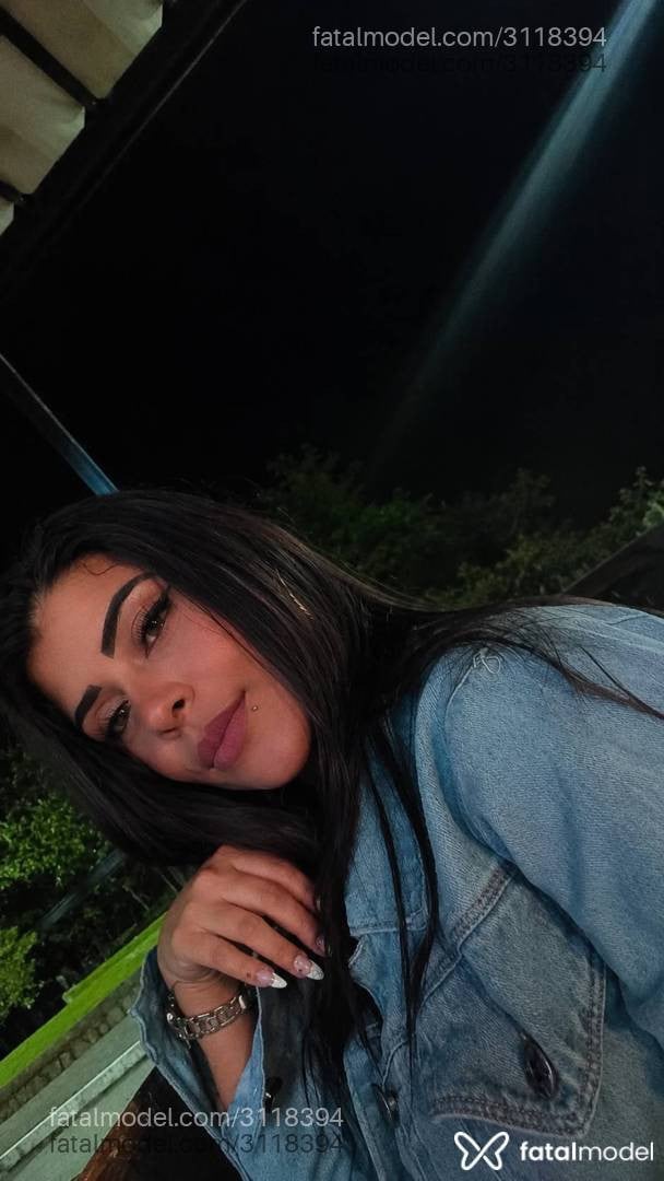 Acompanhante mulher morena (o) de olhos mel - Morena