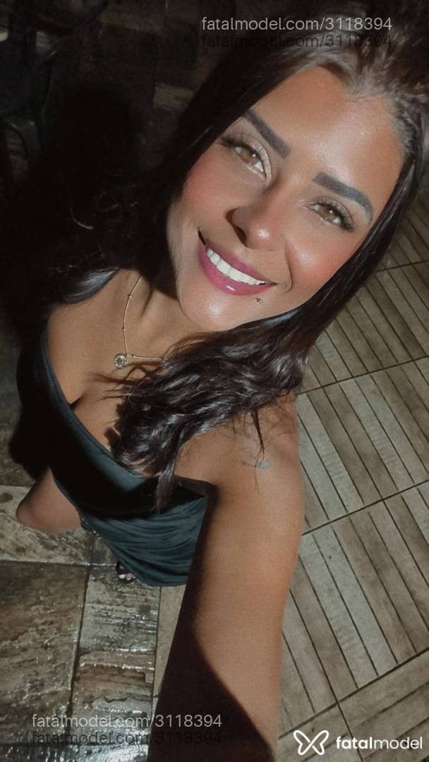 Acompanhante mulher morena (o) de olhos mel - Morena