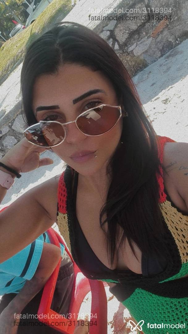 Acompanhante mulher morena (o) de olhos mel - Morena