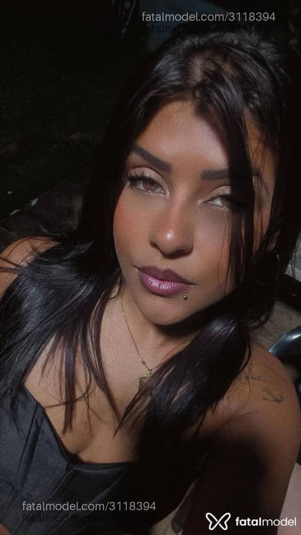 Acompanhante mulher morena (o) de olhos mel - Morena