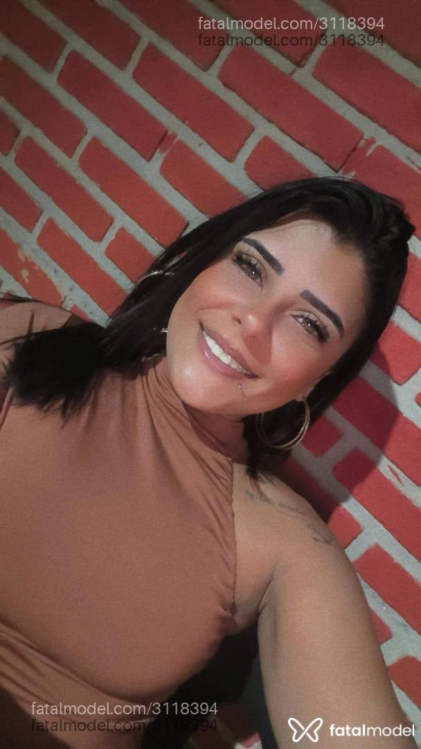 Acompanhante mulher morena (o) de olhos mel - Morena