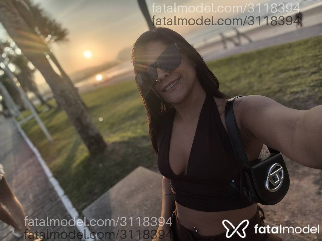 Acompanhante mulher morena (o) de olhos mel - Morena