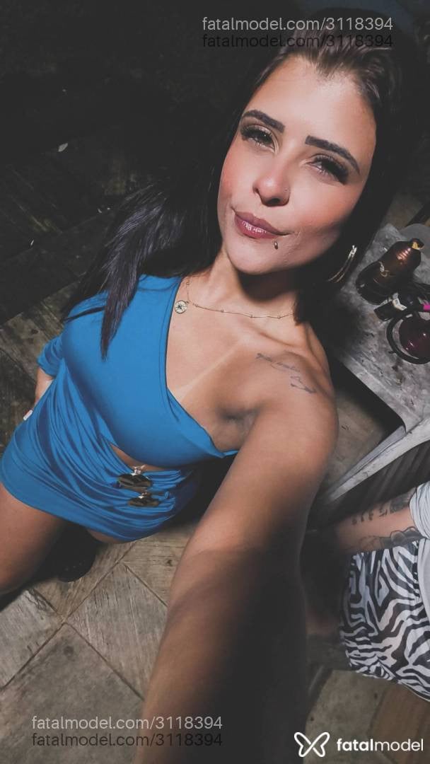 Acompanhante mulher morena (o) de olhos mel - Morena