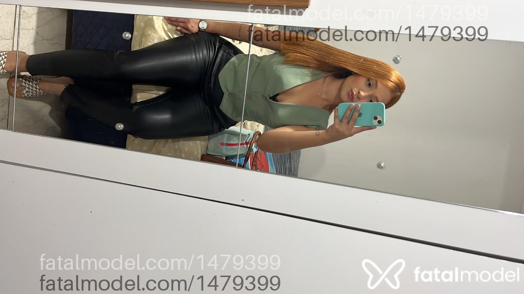 Acompanhante mulher ruiva (o) de olhos pretos - Clara Novaes