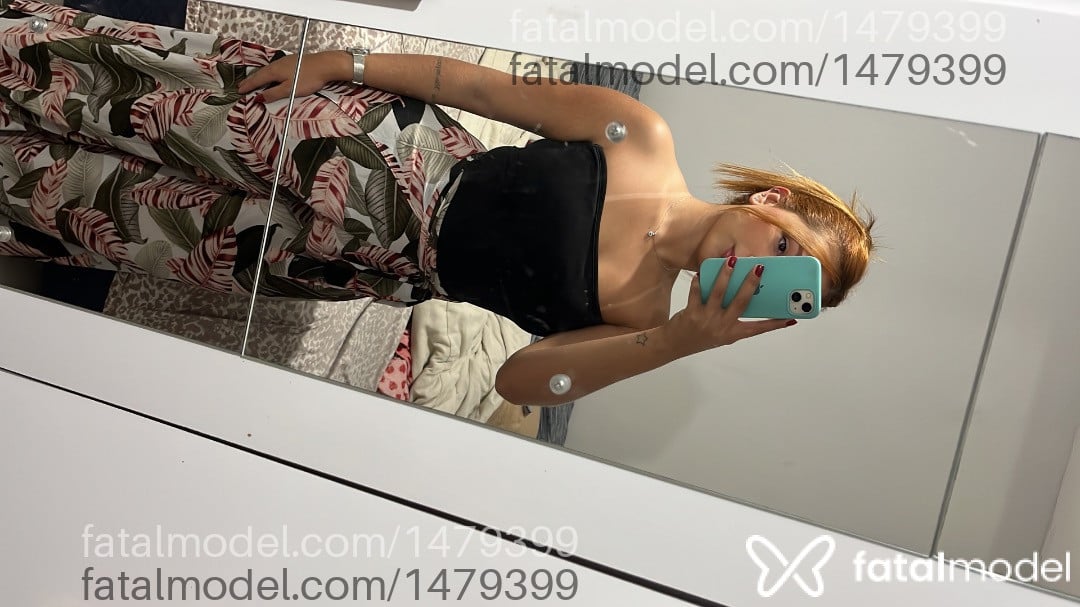 Acompanhante mulher ruiva (o) de olhos pretos - Clara Novaes