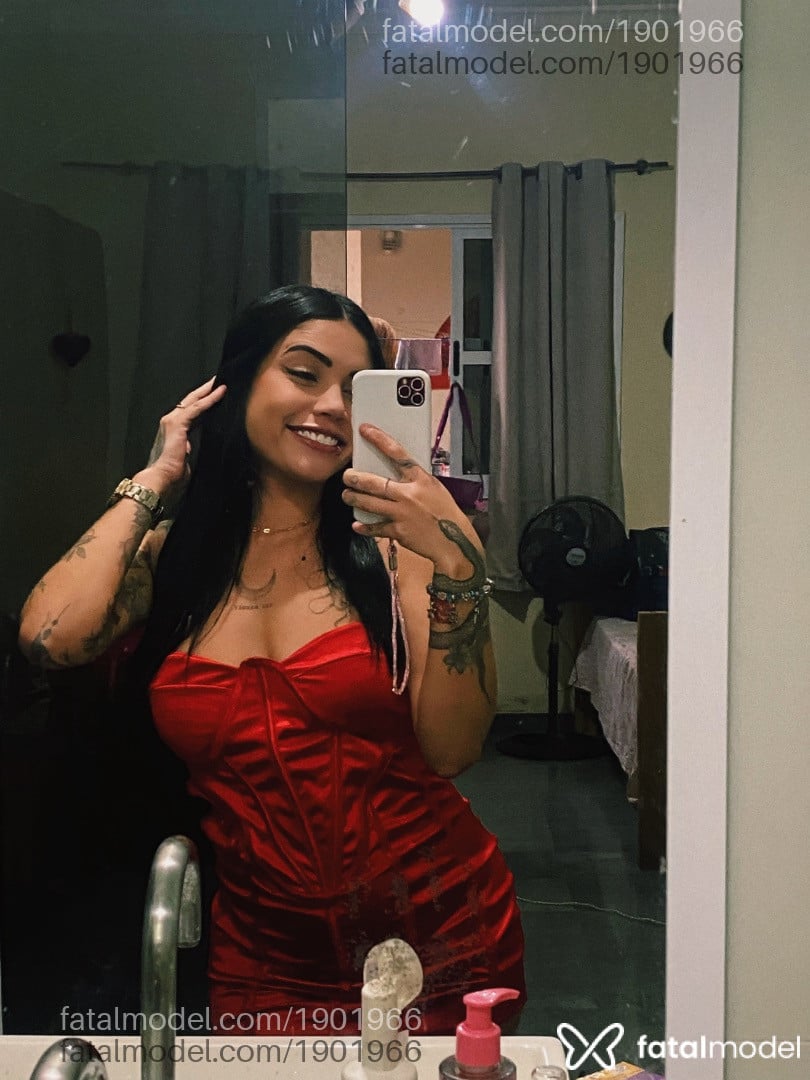 Acompanhante mulher com cabelo castanho de olhos castanhos - Miuki