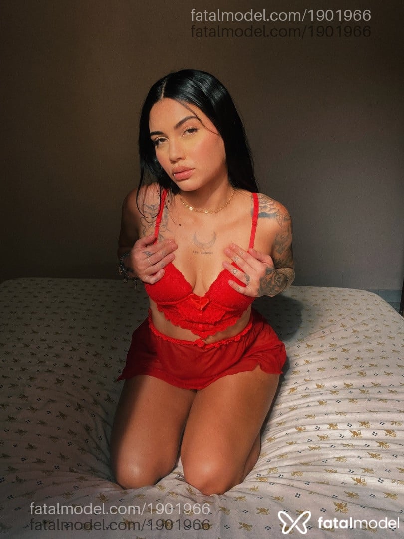 Acompanhante mulher com cabelo castanho de olhos castanhos - Miuki