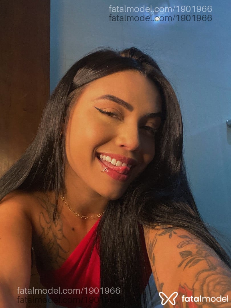 Acompanhante mulher com cabelo castanho de olhos castanhos - Miuki