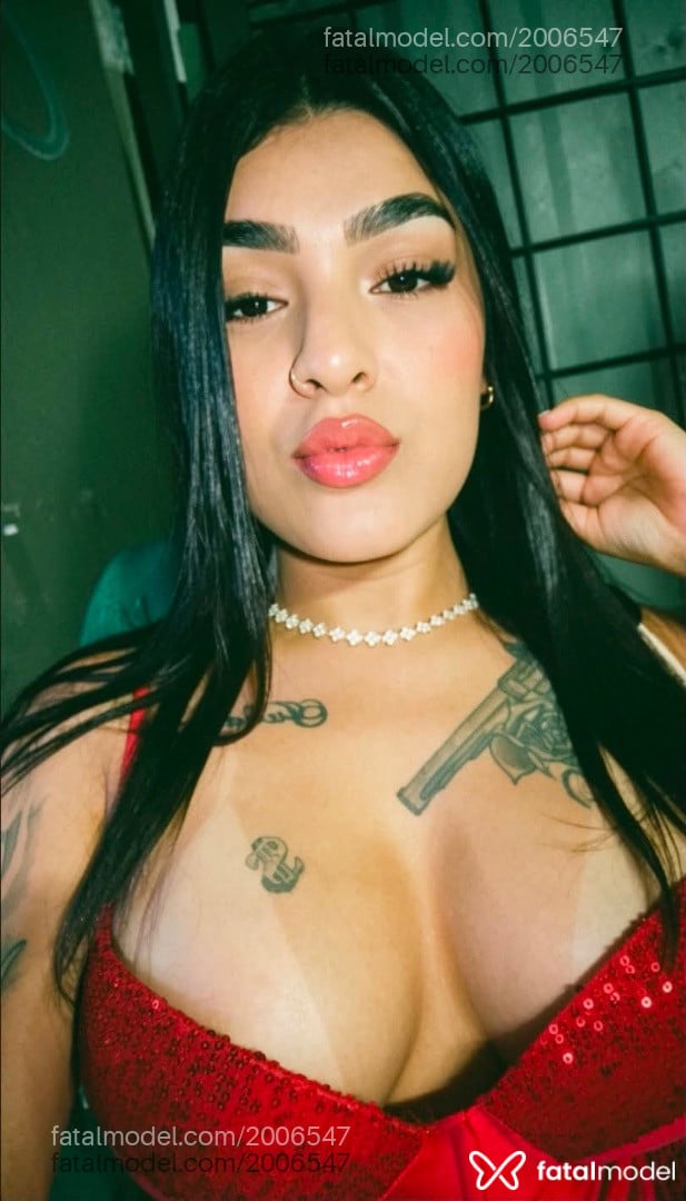 Acompanhante mulher morena (o) de olhos castanhos - Mirella