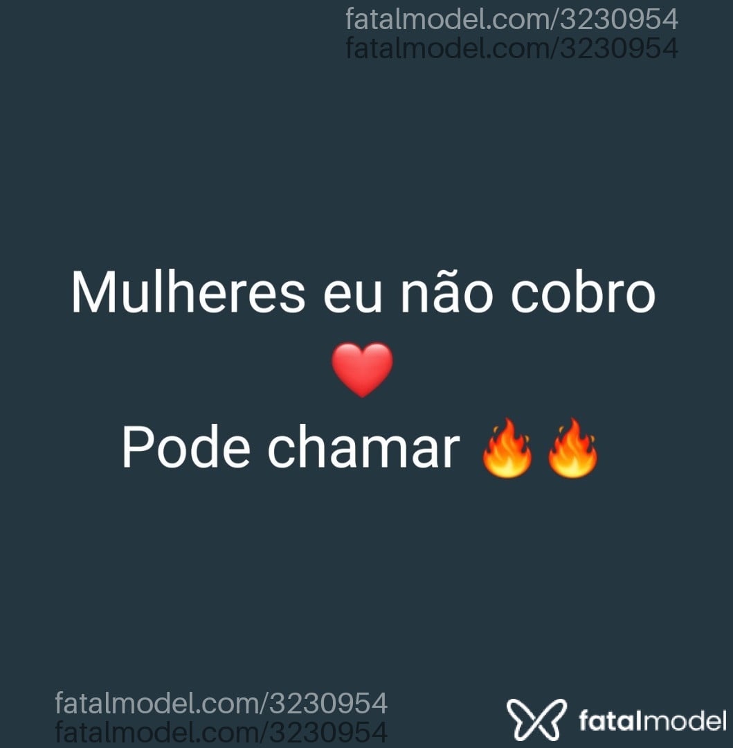 Acompanhante homem com cabelo colorido de olhos verdes - David