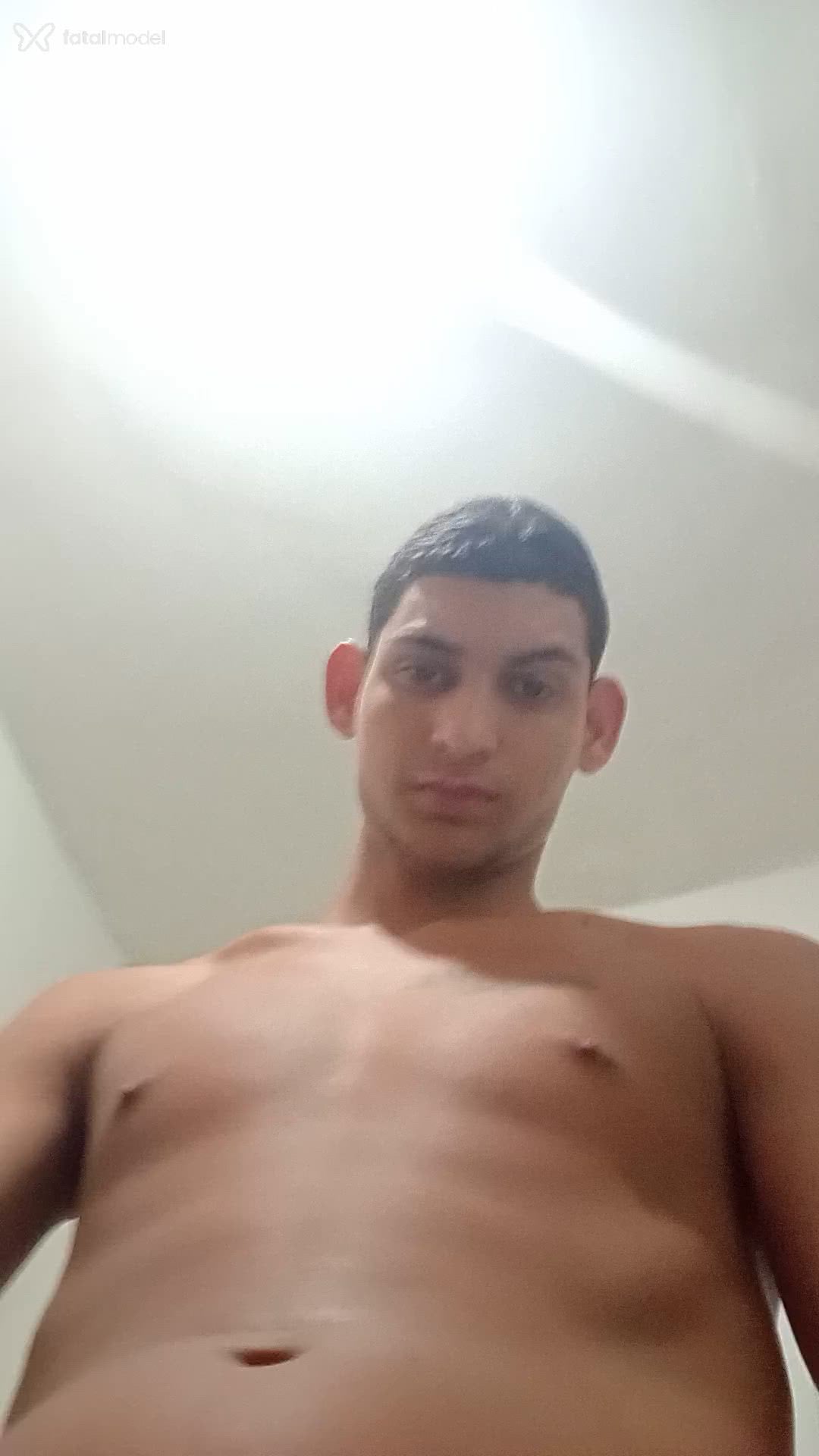 Acompanhante homem sem cabelo de olhos castanhos - Rael Silvah