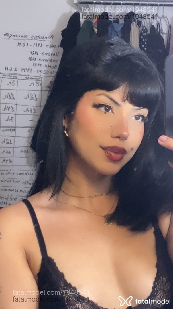 Acompanhante mulher morena (o) de olhos castanhos - Amanda