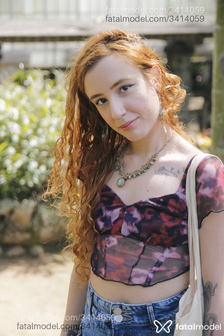 Acompanhante mulher ruiva (o) de olhos castanhos - Sophia Bragança