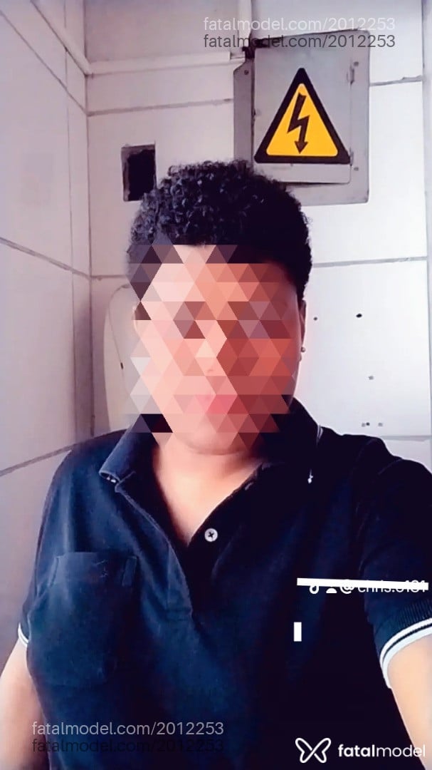 Acompanhante homem morena (o) de olhos castanhos - Chris