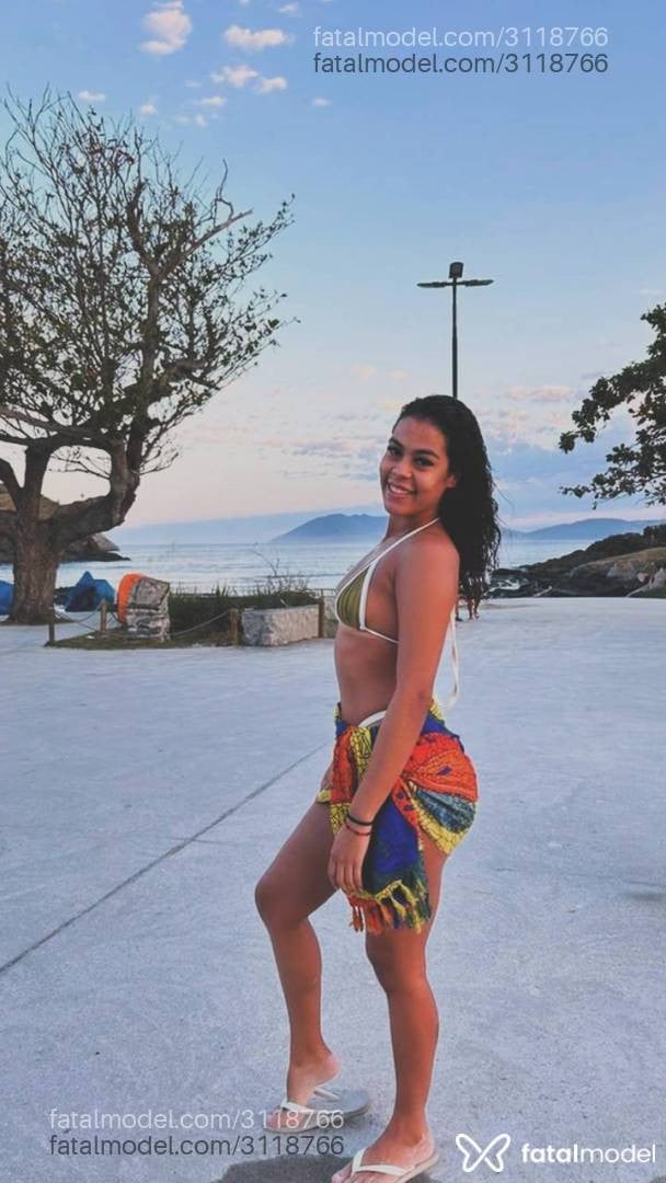 Acompanhante mulher morena (o) de olhos castanhos - Anne Viegas
