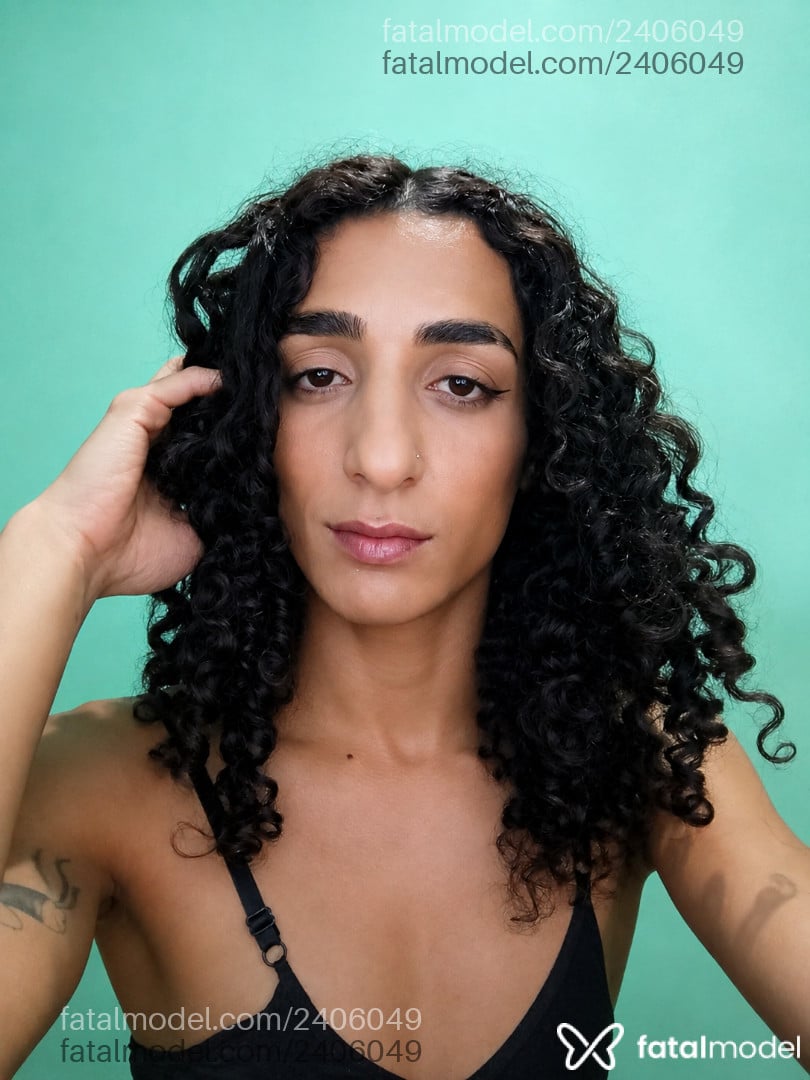 Acompanhante mulher trans morena (o) de olhos castanhos - Samira