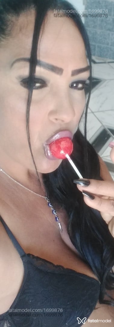 Acompanhante mulher com cabelo castanho de olhos pretos - Bela Balzaqueana
