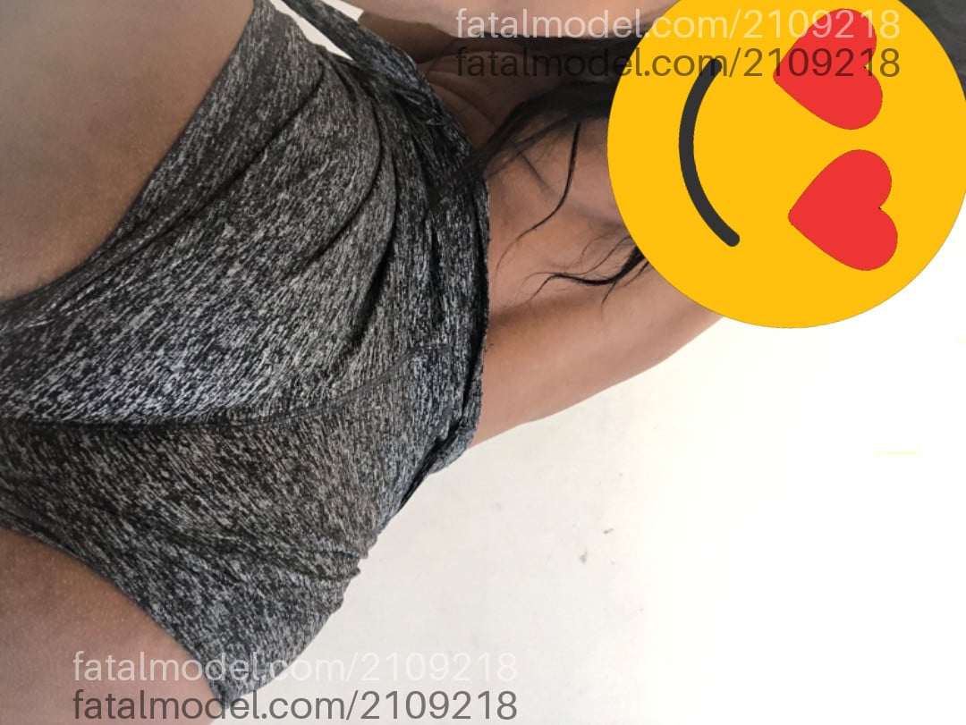 Acompanhante mulher morena (o) de olhos castanhos - Carol Santos