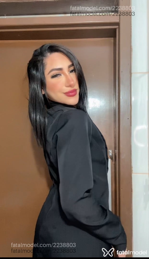 Acompanhante mulher morena (o) de olhos mel - Belly Menezes