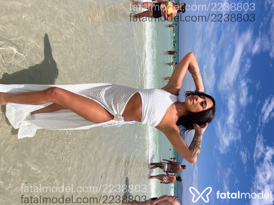 Acompanhante mulher morena (o) de olhos mel - Belly Menezes