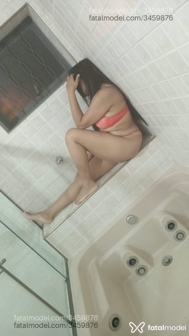 Acompanhante mulher com cabelo castanho de olhos castanhos - Julia