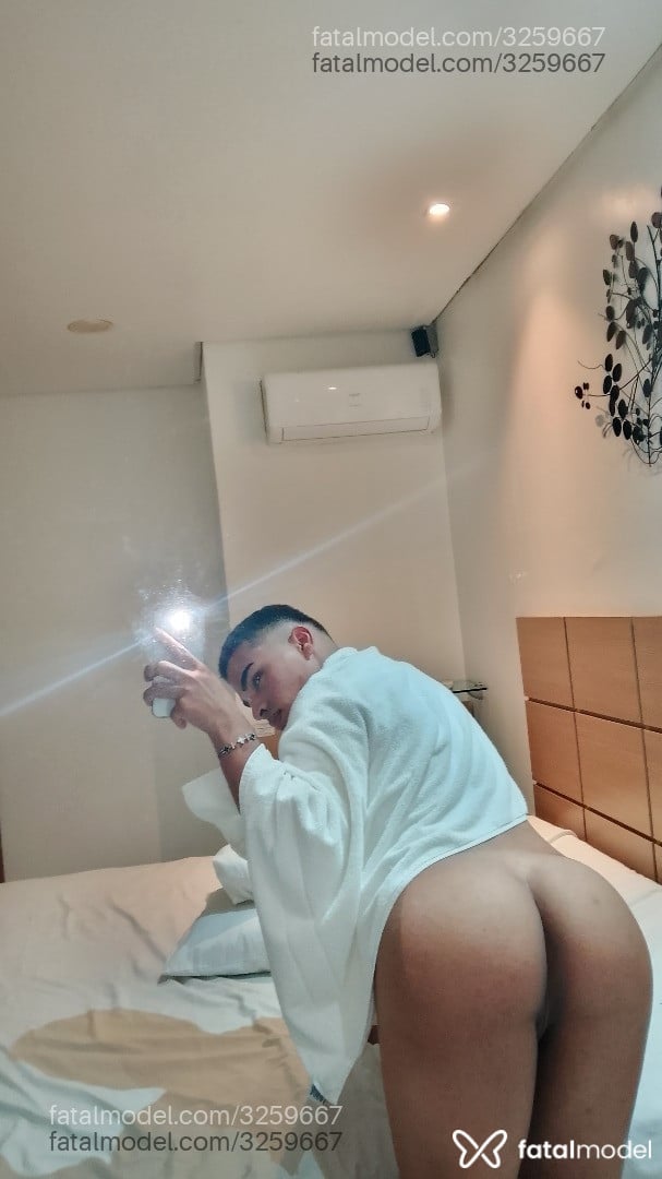 Acompanhante homem com cabelo castanho de olhos castanhos - Vinny