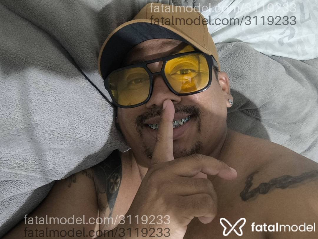 Acompanhante homem morena (o) de olhos castanhos - Negro Joey Acompanhante homem morena (o) de olhos castanhos - Negro Joey