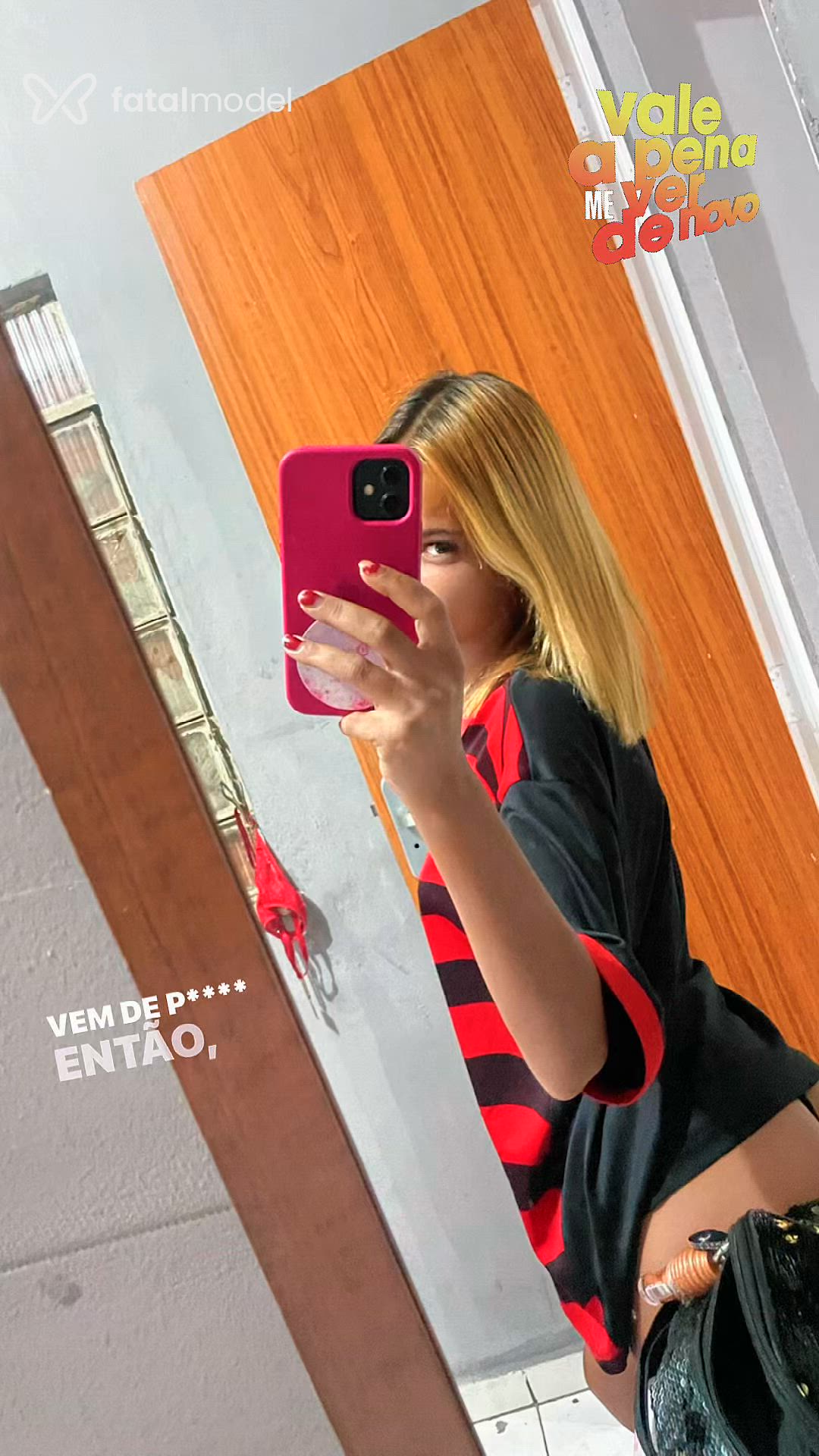Acompanhante mulher loira (o) de olhos castanhos - Aliciá