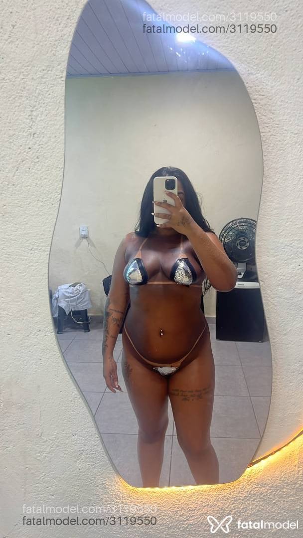 Acompanhante mulher morena (o) de olhos castanhos - Morena