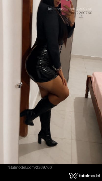 Acompanhante mulher morena (o) de olhos pretos - Julianna Rios