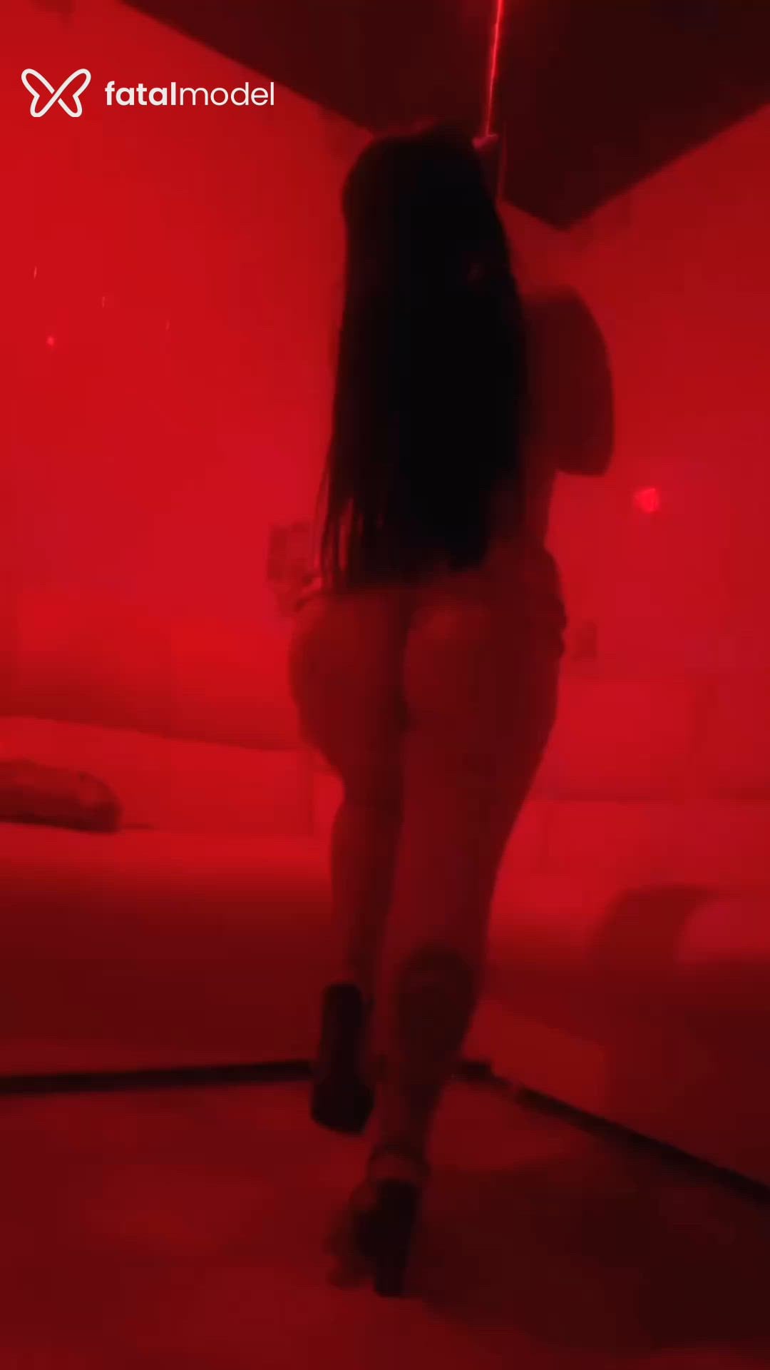 Acompanhante mulher morena (o) de olhos pretos - Bruna