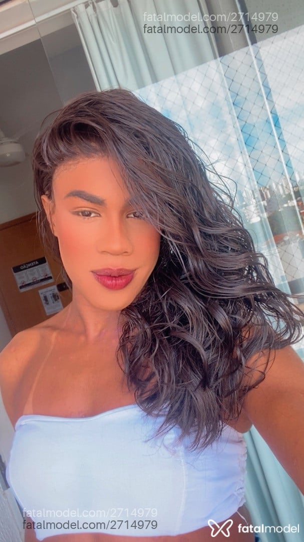 Acompanhante mulher trans morena (o) de olhos castanhos - Gisele