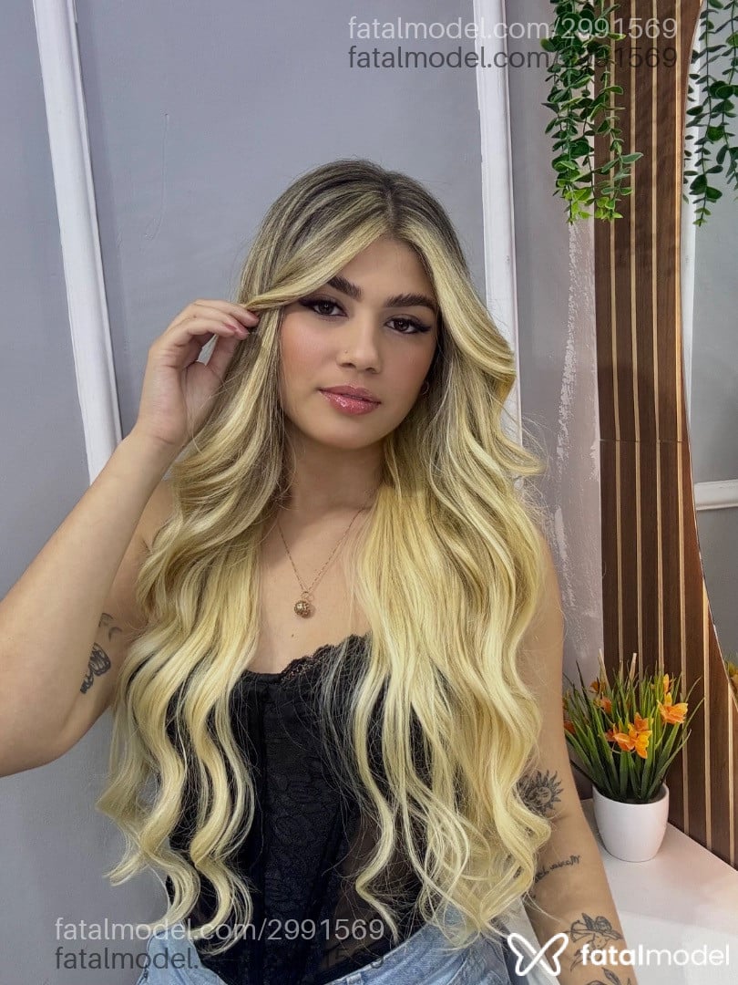 Acompanhante mulher loira (o) de olhos castanhos - Laura Reis