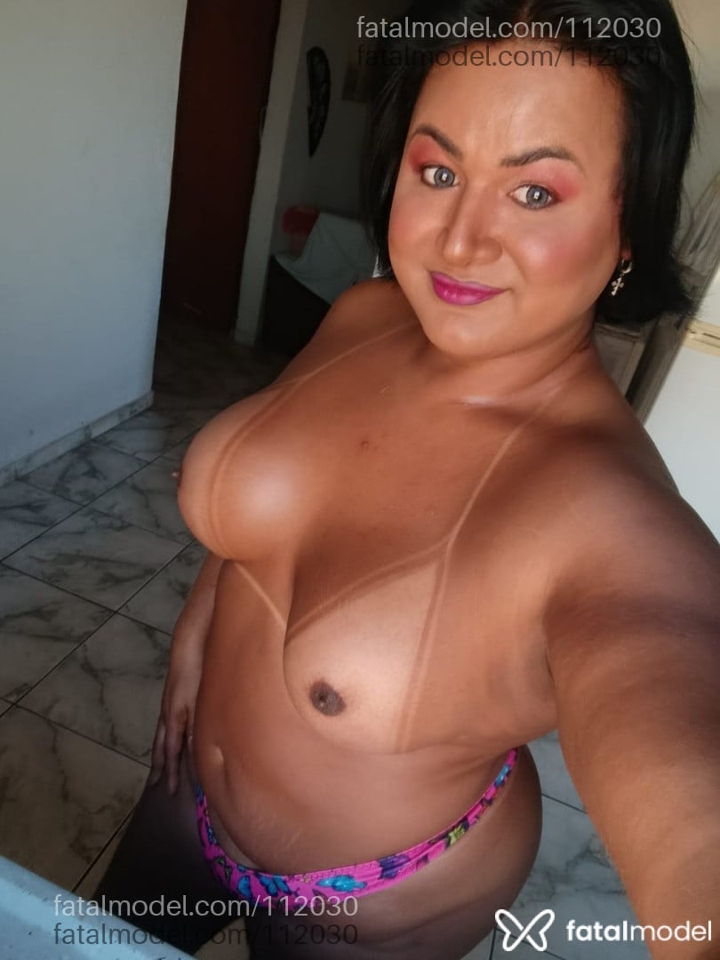 Acompanhante mulher trans morena (o) de olhos castanhos - Valeska
