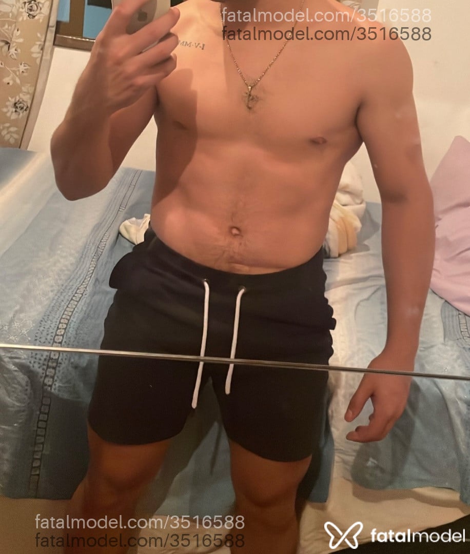 Acompanhante homem com cabelo castanho de olhos castanhos - Matheus
