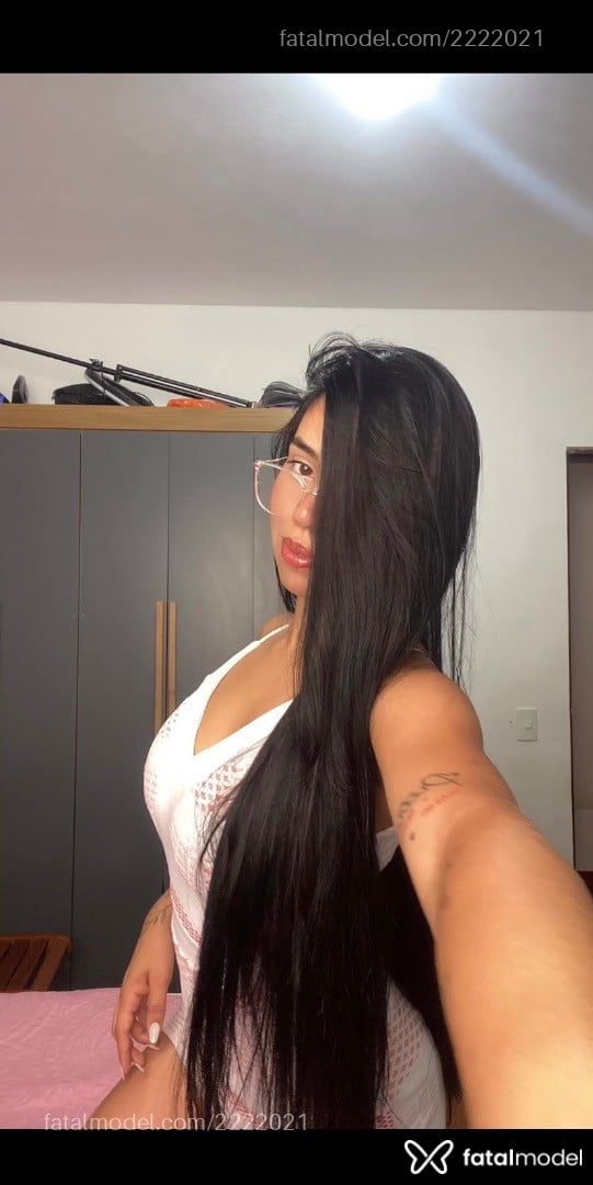 Acompanhante mulher morena (o) de olhos castanhos - Vick Reis