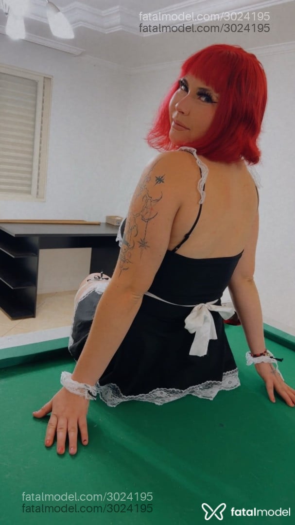 Acompanhante mulher com cabelo colorido de olhos castanhos - Alice