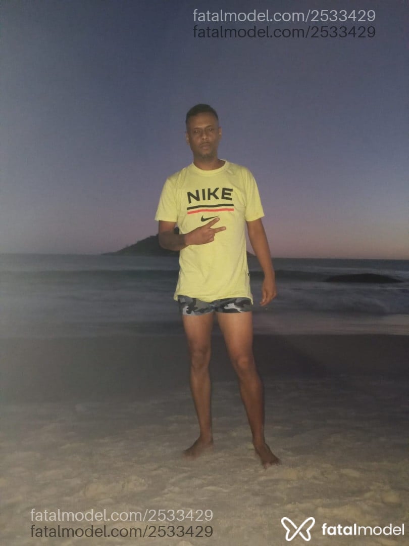 Acompanhante homem morena (o) de olhos pretos - Junior