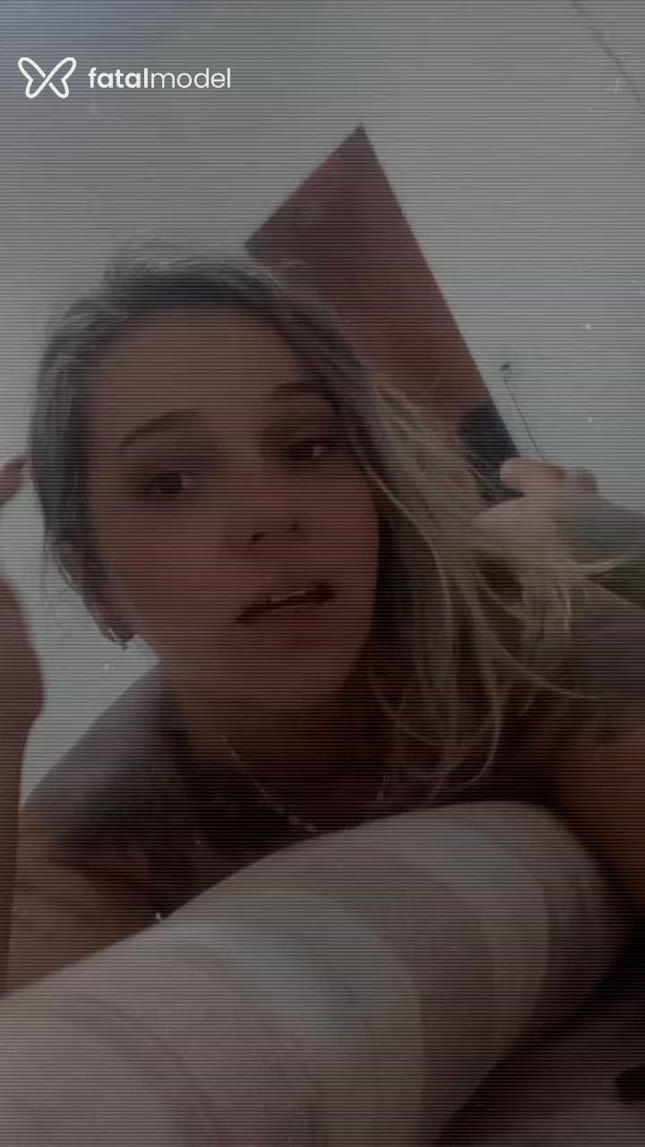 Acompanhante mulher loira (o) de olhos castanhos - Noeli Martins Acompanhante mulher loira (o) de olhos castanhos - Noeli Martins