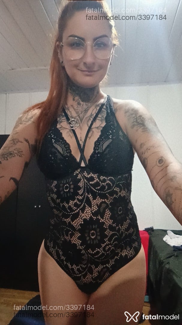 Acompanhante mulher com cabelo castanho de olhos castanhos - Denise