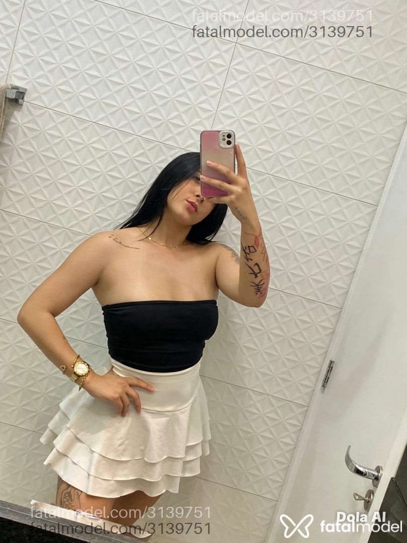 Acompanhante mulher morena (o) de olhos mel - Bruna