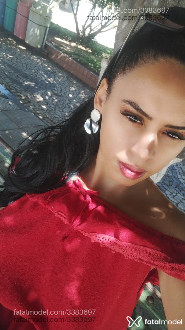 Acompanhante mulher morena (o) de olhos castanhos - Luna Acompanhante mulher morena (o) de olhos castanhos - Luna