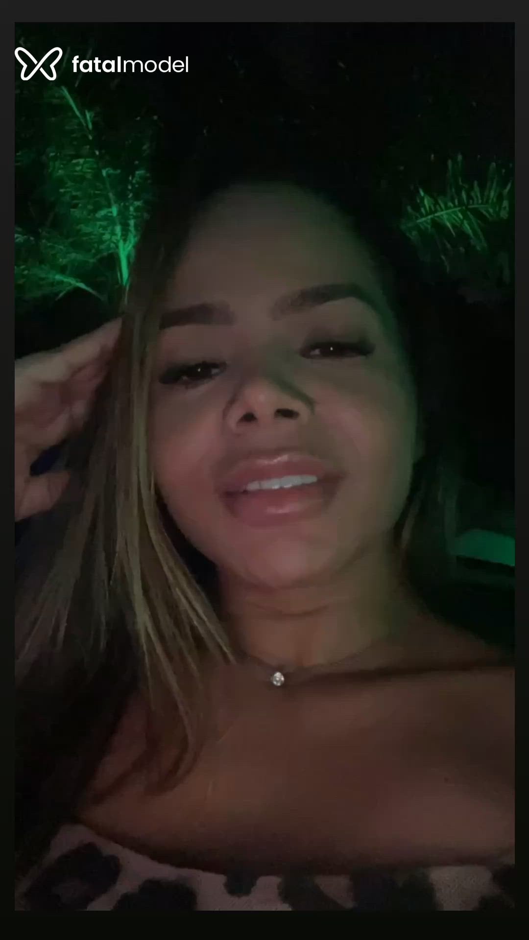 Acompanhante mulher loira (o) de olhos mel - Yanna Pera