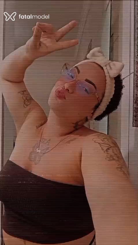 Acompanhante mulher morena (o) de olhos mel - Srt Pimentel