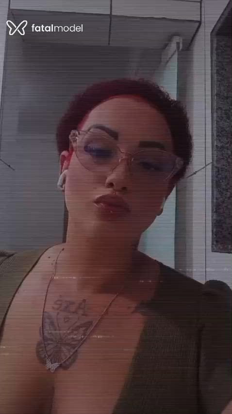 Acompanhante mulher morena (o) de olhos mel - Srt Pimentel