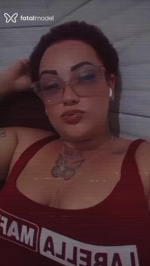 Acompanhante mulher morena (o) de olhos mel - Srt Pimentel