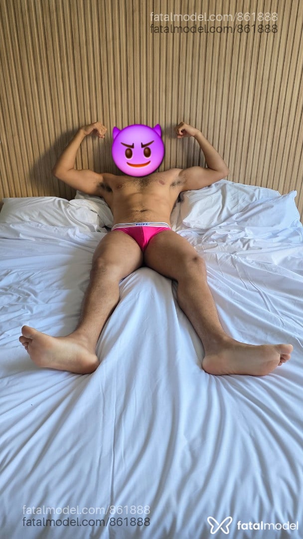 Acompanhante homem morena (o) de olhos castanhos - Novinho coxudo
