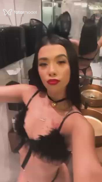 Acompanhante mulher ruiva (o) de olhos castanhos - Jadee
