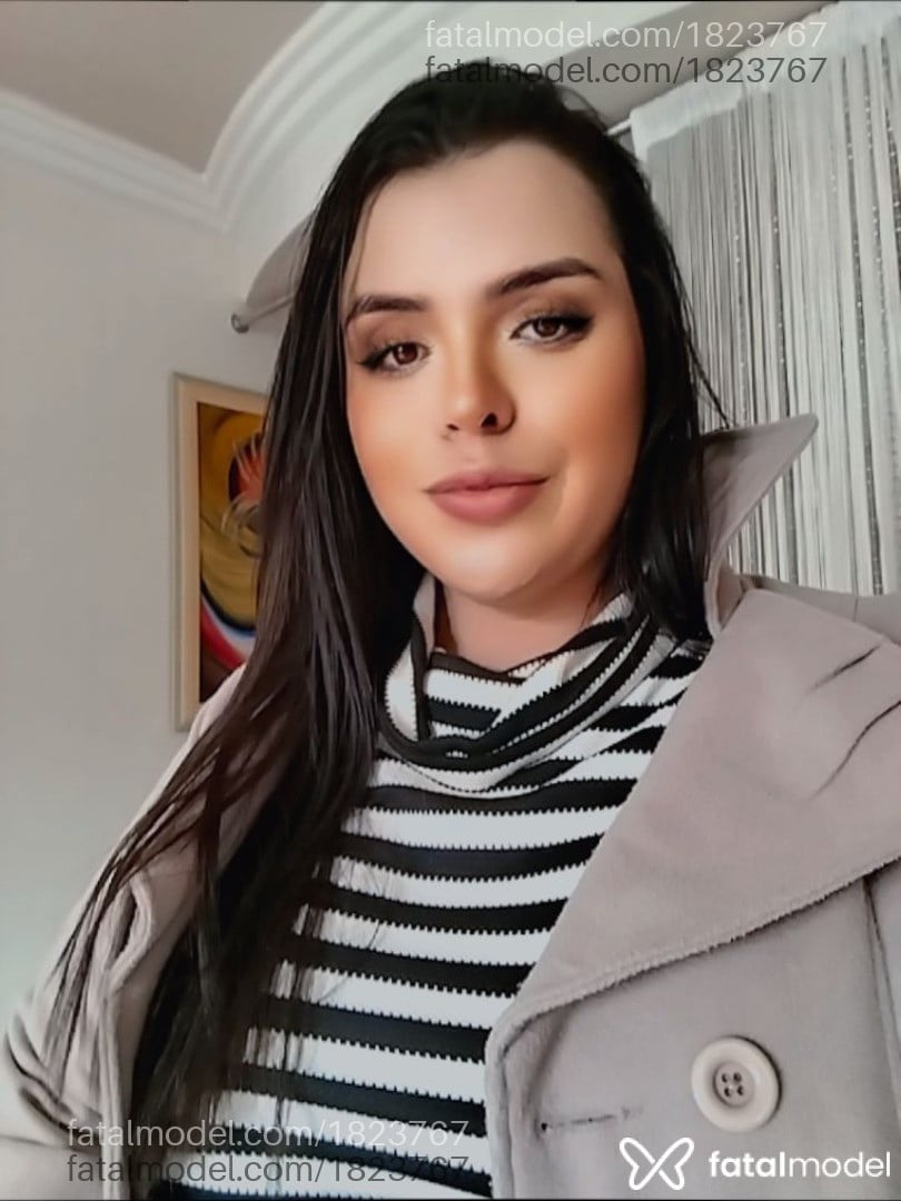 Acompanhante mulher trans morena (o) de olhos castanhos - Alicia