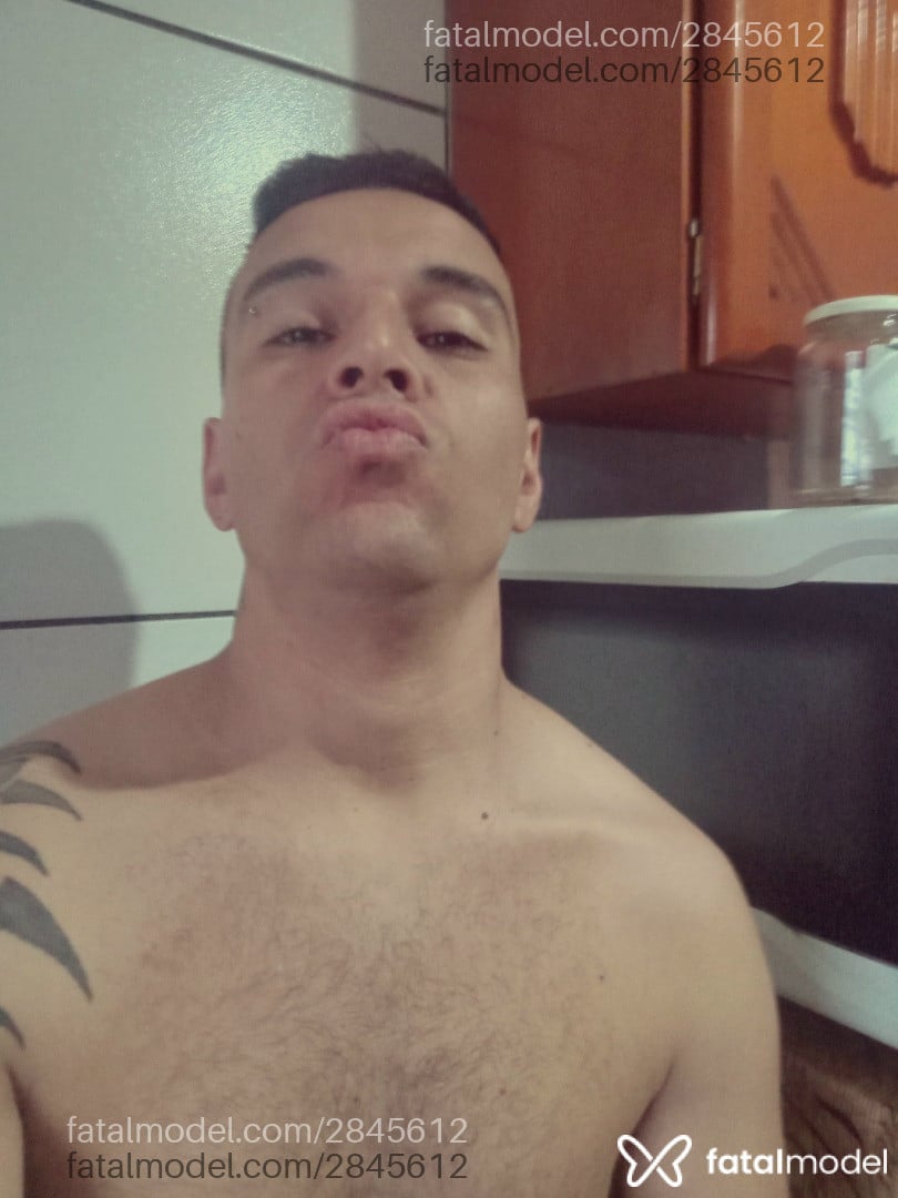 Acompanhante homem morena (o) de olhos castanhos - Acompanhante